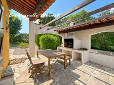Property for sale 8 rooms with swimming pool and large park in BAGNOLS EN FORET (83)