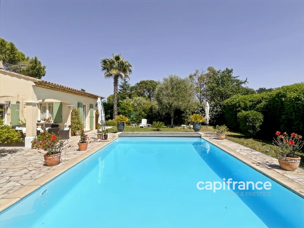 VILLA à vendre 5 pièces BAGNOLS EN FORET (83)
