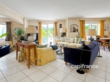 Villa provençale 4 chambres avec piscine BAGNOLS EN FORET (83)