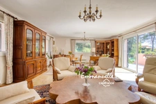 7-room villa for sale with swimming pool in BAGNOLS EN FORET (83)