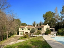 7-room villa for sale with swimming pool in BAGNOLS EN FORET (83)