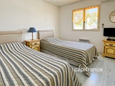 Villa avec piscine - 6 pièces - BAGNOLS EN FORET (83)