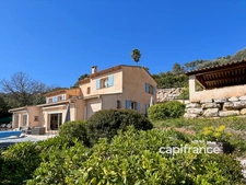 Villa avec piscine - 6 pièces - BAGNOLS EN FORET (83)