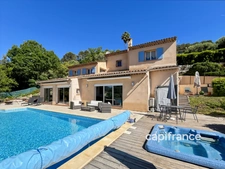 Villa avec piscine - 6 pièces - BAGNOLS EN FORET (83)