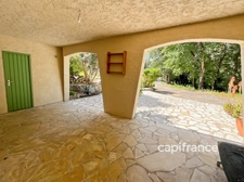 Villa à vendre 7 pièces avec piscine à BAGNOLS EN FORET (83)