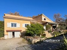 Belle villa provençale rénovée avec vue sur les collines  à BAGNOLS EN FORET (83)