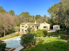 7-room villa for sale with swimming pool in BAGNOLS EN FORET (83)