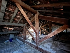 Appartement à vendre 5 pièces avec grand grenier à BAGNOLS EN FORET (83)