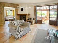 Property for sale 8 rooms with swimming pool and large park in BAGNOLS EN FORET (83)