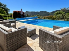 Villa avec piscine - 6 pièces - BAGNOLS EN FORET (83)