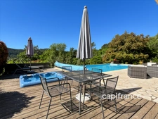 Villa avec piscine - 6 pièces - BAGNOLS EN FORET (83)