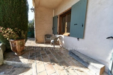 LASCOURS – MAISON FAMILIALE AVEC PISCINE, JARDIN EN RESTANQUES ET UNE VUE OMNIPRÉSENTE SUR LE GARLABAN