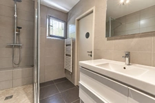 LES HAMEAUX DE LA TORSE – 96 M² EN REZ-DE-JARDIN AVEC TERRASSES - PISCINE - TOUT À PIED