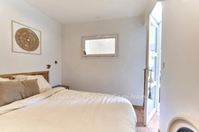 Exceptional view of Sainte-Victoire, large grounds and natural surroundings just minutes from Aix-en-Provence.