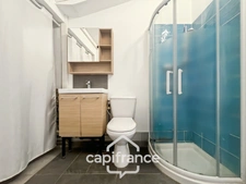 A Eyguières belle villa de plain pied de 150 m2, familiale et économe DPE AA, rénovée, 4 chambres + dépendance, terrain clos de 900m2 , piscine et garage.