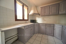 SOUS OFFRE - T3 TRIPLEX 95 m² HABITABLES – VUE MER 180° – CALME ABSOLU – JARDIN & TERRASSE – PARKING – BANDOL