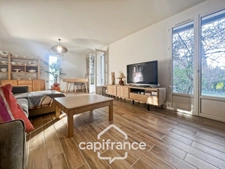 A Eyguières belle villa de plain pied de 150 m2, familiale et économe DPE AA, rénovée, 4 chambres + dépendance, terrain clos de 900m2 , piscine et garage.