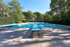LES HAMEAUX DE LA TORSE – 96 M² EN REZ-DE-JARDIN AVEC TERRASSES - PISCINE - TOUT À PIED