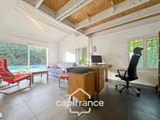 A Eyguières belle villa de plain pied de 150 m2, familiale et économe DPE AA, rénovée, 4 chambres + dépendance, terrain clos de 900m2 , piscine et garage.