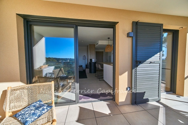 Appartement récent (3 ans) avec terrasse et parking – Aix-en-Provence, Hauts de Brunet