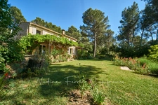 🏡 Villa rénovée à vendre dans le Luberon — Cheval-Blanc (quartier Cassouillet) avec piscine et 6000m2 de terrain 