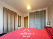 A Eyguières belle villa de plain pied de 150 m2, familiale et économe DPE AA, rénovée, 4 chambres + dépendance, terrain clos de 900m2 , piscine et garage.