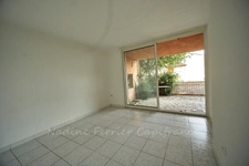 SOUS OFFRE - T3 TRIPLEX 95 m² HABITABLES – VUE MER 180° – CALME ABSOLU – JARDIN & TERRASSE – PARKING – BANDOL