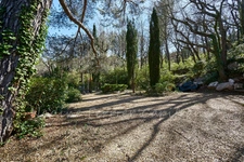 Exceptional view of Sainte-Victoire, large grounds and natural surroundings just minutes from Aix-en-Provence.