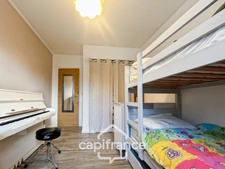 A Eyguières belle villa de plain pied de 150 m2, familiale et économe DPE AA, rénovée, 4 chambres + dépendance, terrain clos de 900m2 , piscine et garage.