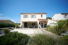 SOUS OFFRE ACCEPTEE - Maison récente aux normes RT2012 (DPE B) avec garage et une piscine 2026