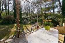 Exceptional view of Sainte-Victoire, large grounds and natural surroundings just minutes from Aix-en-Provence.