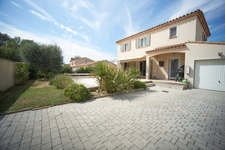 SOUS OFFRE ACCEPTEE - Maison récente aux normes RT2012 (DPE B) avec garage et une piscine 2026
