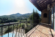 LASCOURS – FAMILY HOME WITH SWIMMING POOL, TERRACED GARDEN AND PANORAMIC VIEWS OF THE GARLABAN