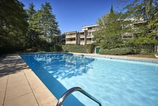 LES HAMEAUX DE LA TORSE – 96 M² EN REZ-DE-JARDIN AVEC TERRASSES - PISCINE - TOUT À PIED