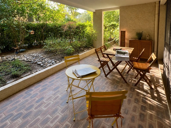 LES HAMEAUX DE LA TORSE – 96 M² EN REZ-DE-JARDIN AVEC TERRASSES - PISCINE - TOUT À PIED