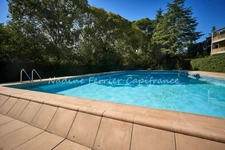LES HAMEAUX DE LA TORSE – 96 M² EN REZ-DE-JARDIN AVEC TERRASSES - PISCINE - TOUT À PIED