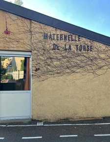 LES HAMEAUX DE LA TORSE – 96 M² EN REZ-DE-JARDIN AVEC TERRASSES - PISCINE - TOUT À PIED