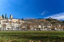 JOUQUES (13) – GRANDE MAISON DE VILLAGE RÉNOVÉE – 215 M² – 4 CHAMBRES – TERRASSE PANORAMIQUE