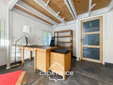 A Eyguières belle villa de plain pied de 150 m2, familiale et économe DPE AA, rénovée, 4 chambres + dépendance, terrain clos de 900m2 , piscine et garage.
