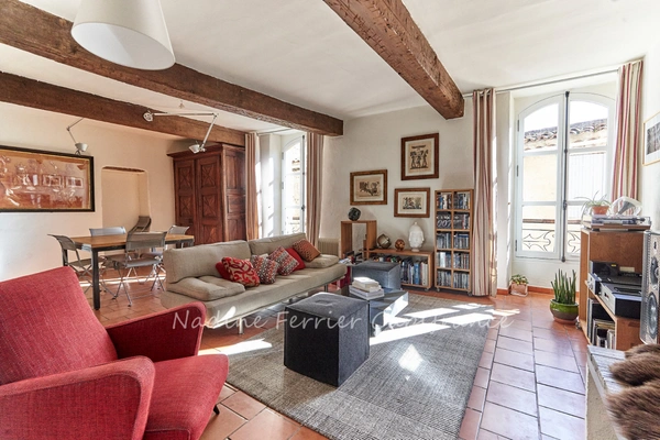 JOUQUES (13) – GRANDE MAISON DE VILLAGE RÉNOVÉE – 215 M² – 4 CHAMBRES – TERRASSE PANORAMIQUE