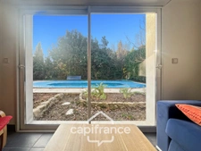 A Eyguières belle villa de plain pied de 150 m2, familiale et économe DPE AA, rénovée, 4 chambres + dépendance, terrain clos de 900m2 , piscine et garage.