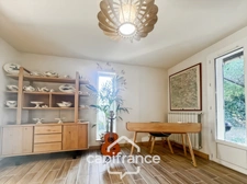 A Eyguières belle villa de plain pied de 150 m2, familiale et économe DPE AA, rénovée, 4 chambres + dépendance, terrain clos de 900m2 , piscine et garage.
