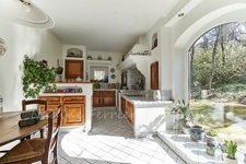 Exceptional view of Sainte-Victoire, large grounds and natural surroundings just minutes from Aix-en-Provence.