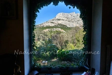 Exceptional view of Sainte-Victoire, large grounds and natural surroundings just minutes from Aix-en-Provence.