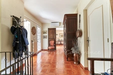 Exceptional view of Sainte-Victoire, large grounds and natural surroundings just minutes from Aix-en-Provence.