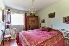 Exceptional view of Sainte-Victoire, large grounds and natural surroundings just minutes from Aix-en-Provence.