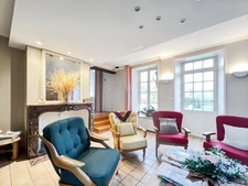 ST-LÉONARD - ENSEMBLE IMMOBILIER - APPART'HOTELS - 8 LOGEMENTS - HABITATION PRINCIPALE 280 M2 - 9 PIÈCES - 5 ha 50 - 13000 M2 CONSTRUCTIBLE - PISCINE INTÉRIEURE