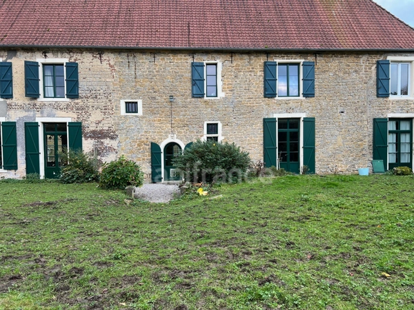 À VENDRE - HESDIN L'ABBÉ - CORPS DE FERME RÉNOVÉ - DOMAINE EQUESTRE - CAPACITÉ DE L'ENSEMBLE 468 M2 - HABITATION PRINCIPALE 8 PIÈCES - GARAGE - PISCINE 32 M2 - TERRAIN CLOS - DÉPENDANCES.