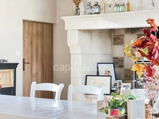 À VENDRE - HESDIN L'ABBÉ - CORPS DE FERME RÉNOVÉ - DOMAINE EQUESTRE - CAPACITÉ DE L'ENSEMBLE 468 M2 - HABITATION PRINCIPALE 8 PIÈCES - GARAGE - PISCINE 32 M2 - TERRAIN CLOS - DÉPENDANCES.