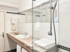 ST-LÉONARD - ENSEMBLE IMMOBILIER - APPART'HOTELS - 8 LOGEMENTS - HABITATION PRINCIPALE 280 M2 - 9 PIÈCES - 5 ha 50 - 13000 M2 CONSTRUCTIBLE - PISCINE INTÉRIEURE